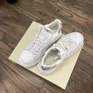 Marc Fisher Sneaker